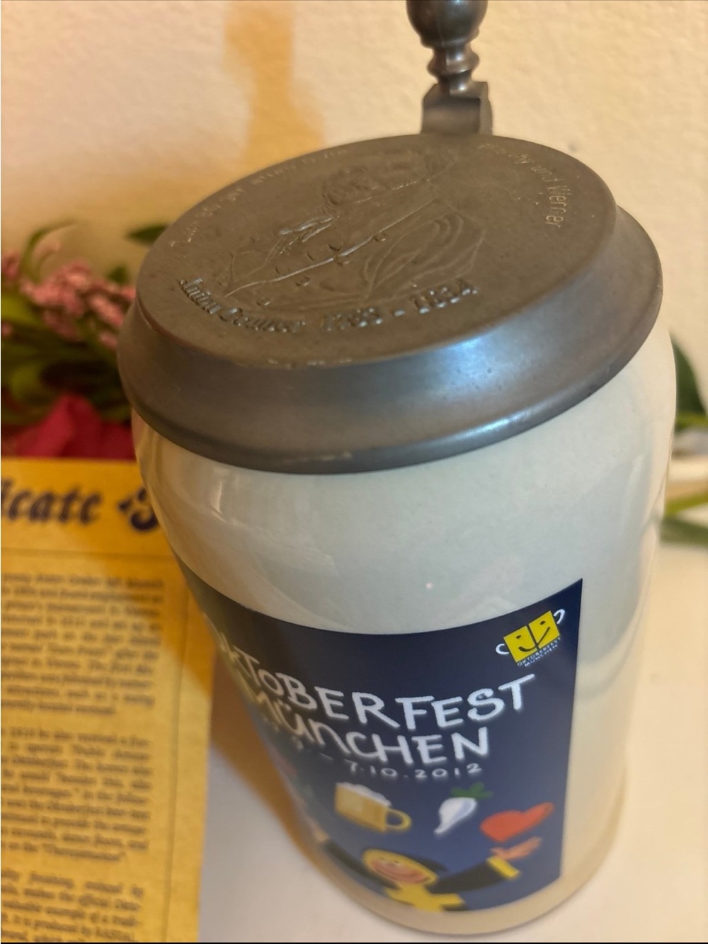 Oktoberfest München Ceramic Beer Stein with Pewter Lid & Certificate, 2012 - Picture 10 of 10